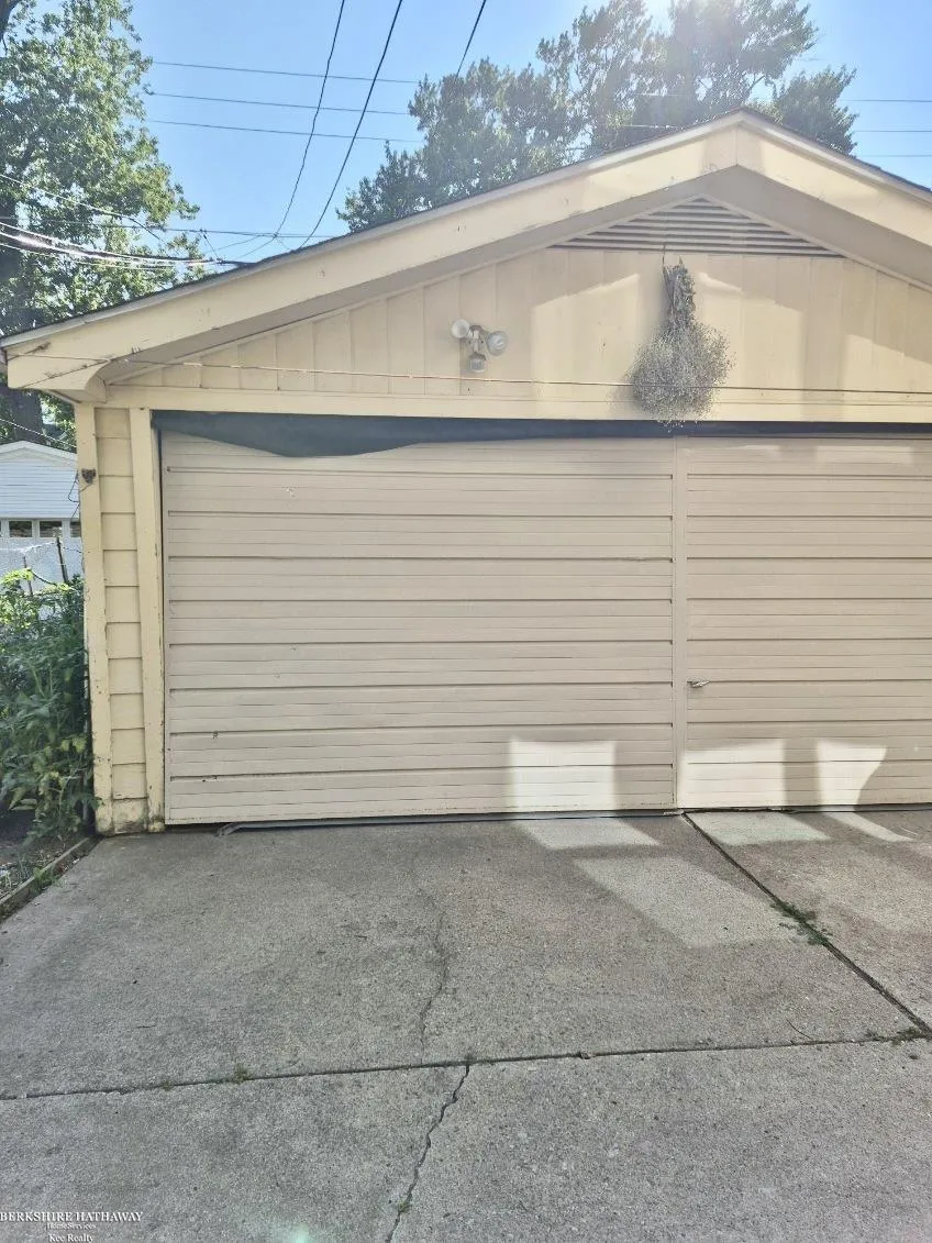 1241 Beaconsfield Street Grosse Pointe Park City, MI 48230