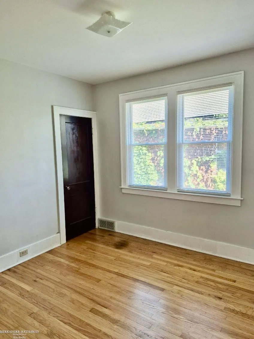1241 Beaconsfield Street Grosse Pointe Park City, MI 48230