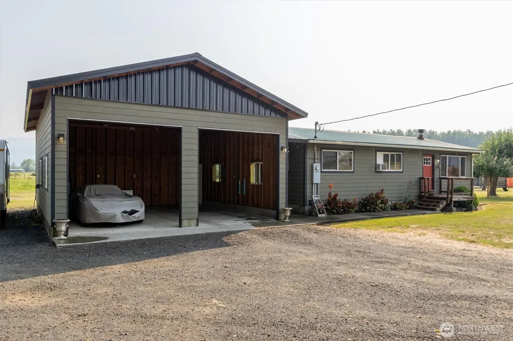 126 W Sunny Sands Cathlamet, WA 98612