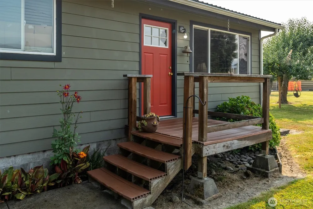 126 W Sunny Sands Cathlamet, WA 98612