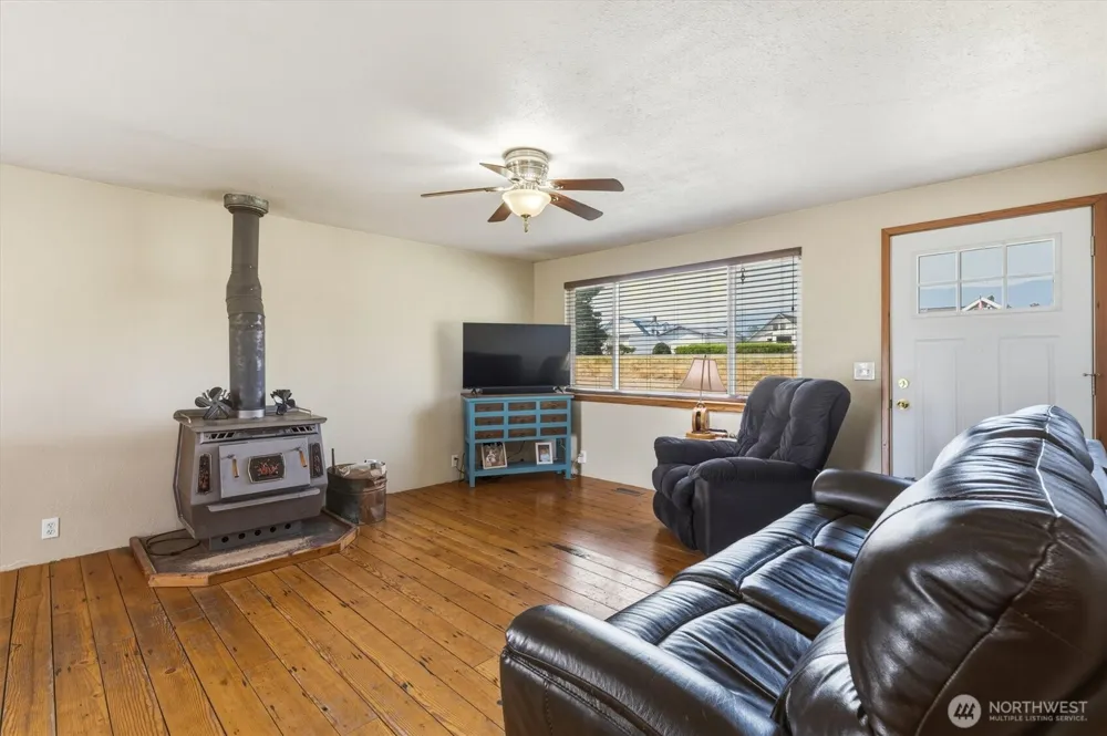126 W Sunny Sands Cathlamet, WA 98612