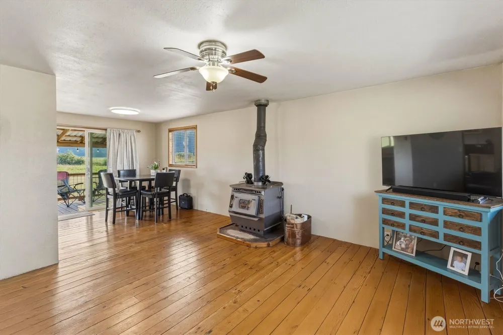 126 W Sunny Sands Cathlamet, WA 98612