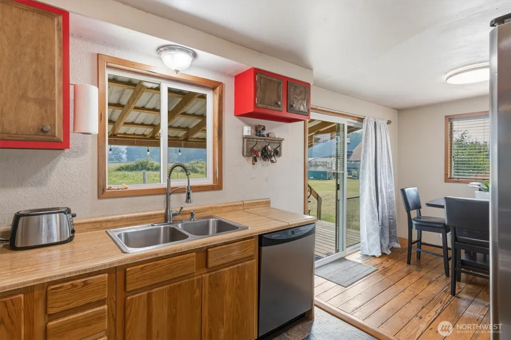126 W Sunny Sands Cathlamet, WA 98612