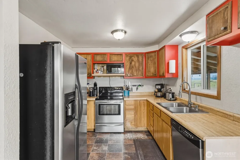 126 W Sunny Sands Cathlamet, WA 98612