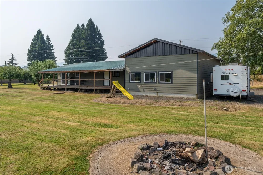 126 W Sunny Sands Cathlamet, WA 98612