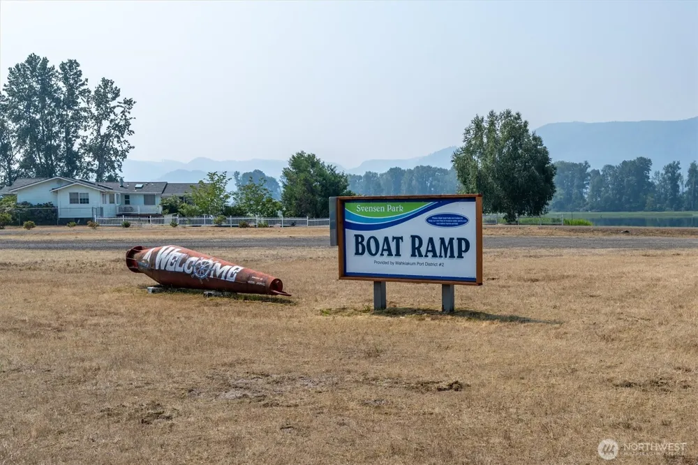 126 W Sunny Sands Cathlamet, WA 98612