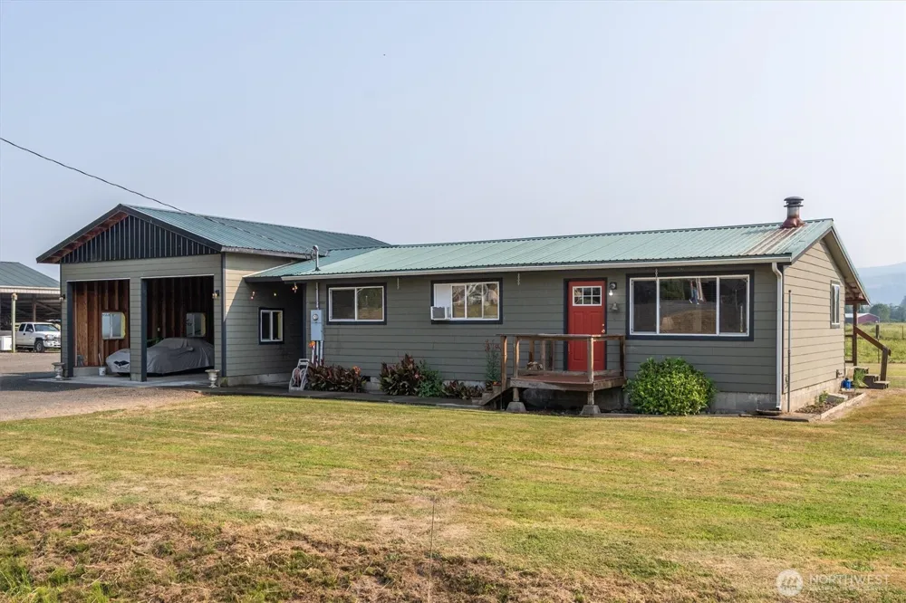 126 W Sunny Sands Cathlamet, WA 98612