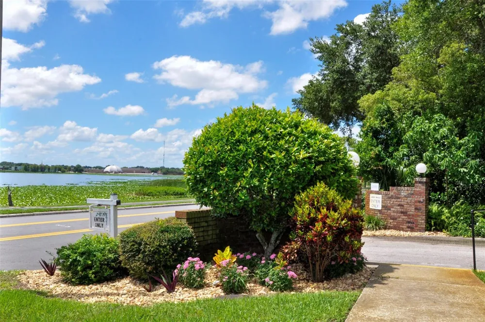 1600 W LAKE PARKER DRIVE #A25 Lakeland, FL 33805