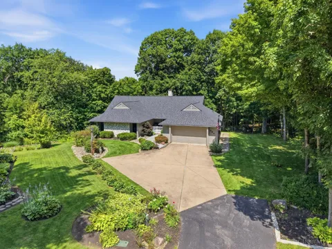 464 Creekside Drive