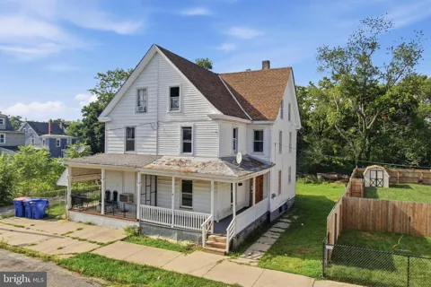420 OAK STREET E