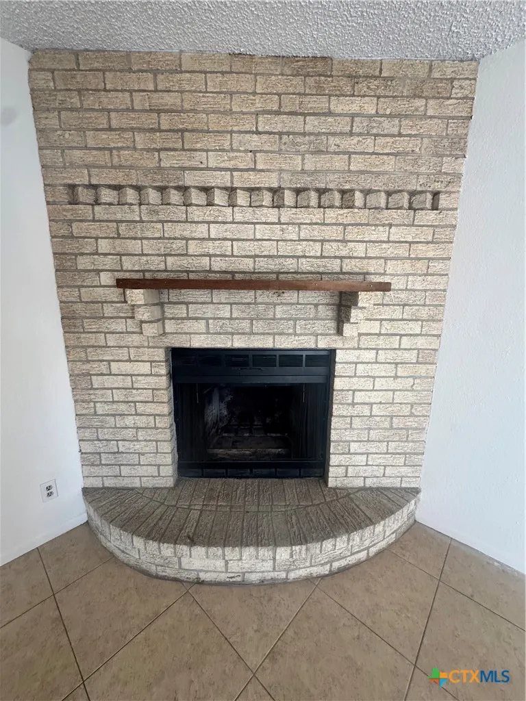 213 Versailles Street Victoria, TX 77904