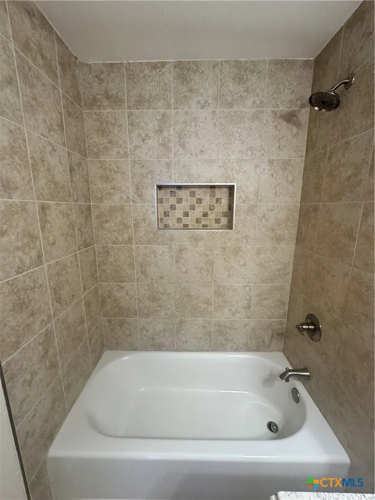 213 Versailles Street Victoria, TX 77904
