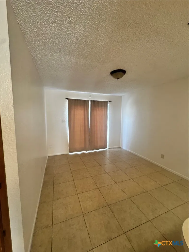 213 Versailles Street Victoria, TX 77904