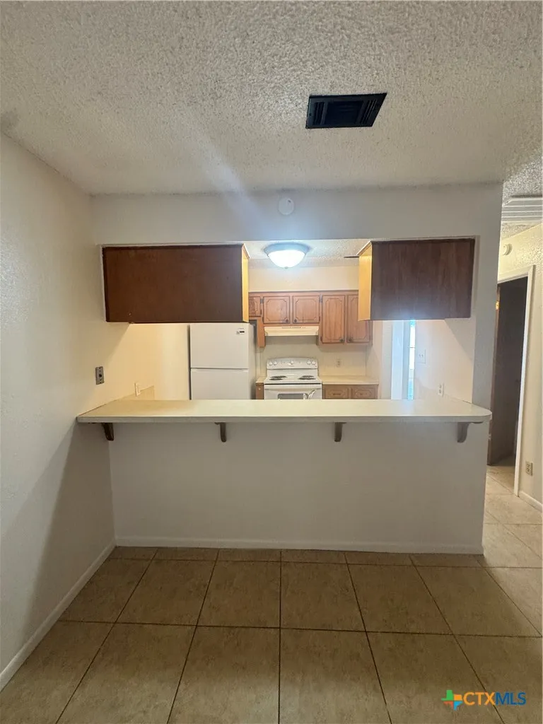 213 Versailles Street Victoria, TX 77904