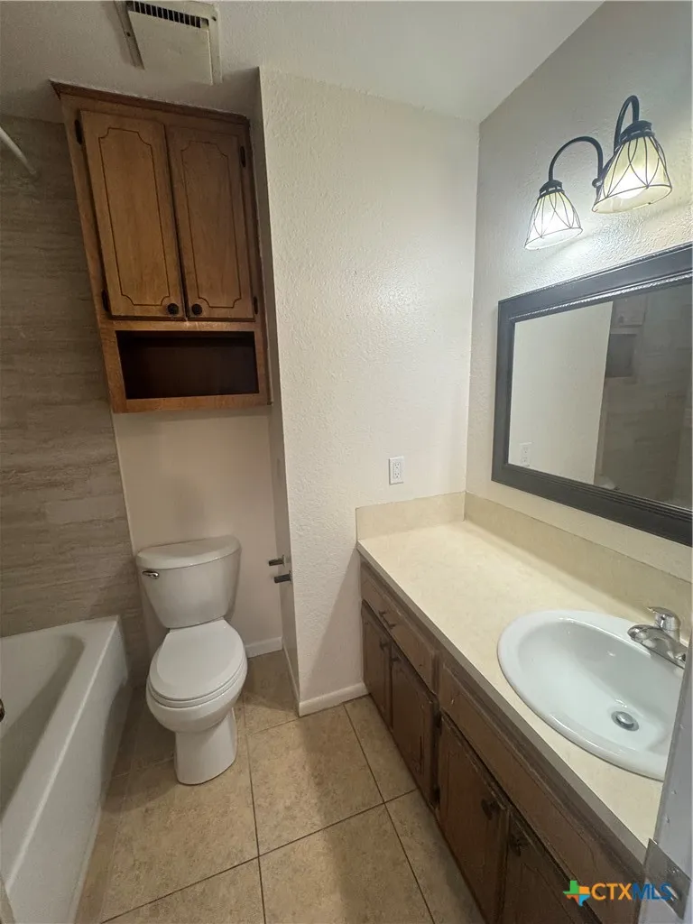 213 Versailles Street Victoria, TX 77904