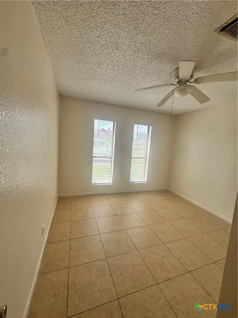 213 Versailles Street Victoria, TX 77904