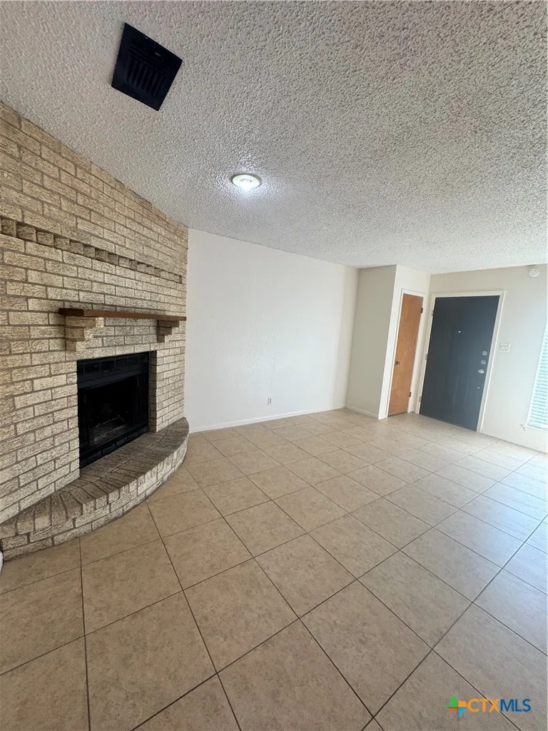 213 Versailles Street Victoria, TX 77904