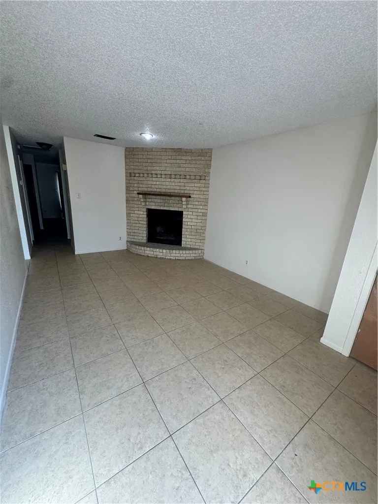 213 Versailles Street Victoria, TX 77904