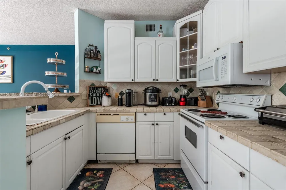 19601 E Country Club Dr #7104 Aventura, FL 33180