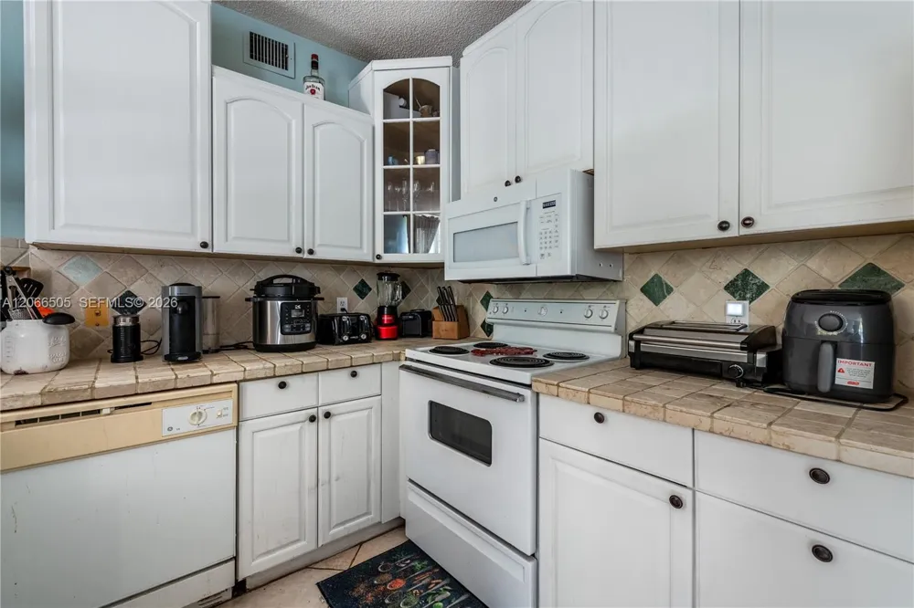19601 E Country Club Dr #7104 Aventura, FL 33180