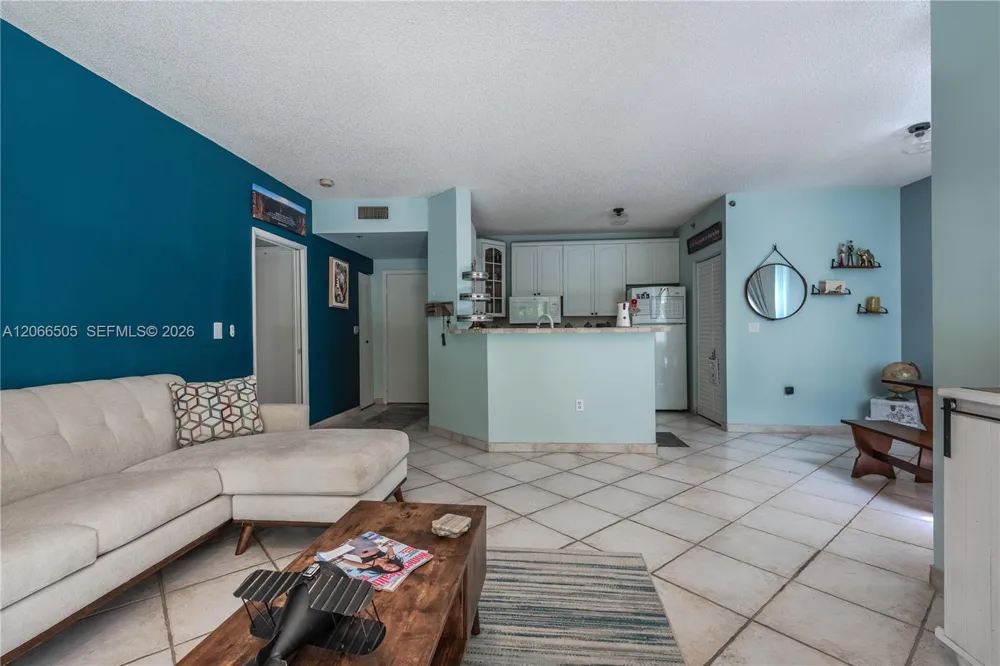 19601 E Country Club Dr #7104 Aventura, FL 33180