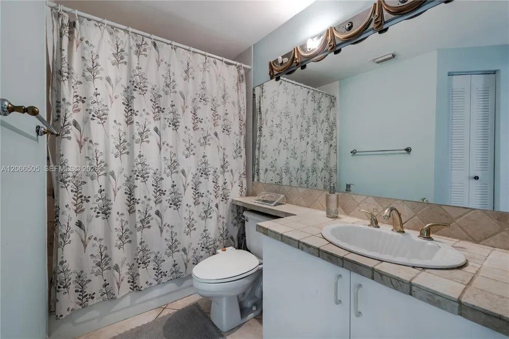 19601 E Country Club Dr #7104 Aventura, FL 33180