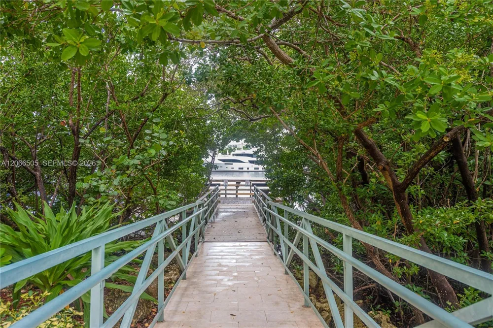 19601 E Country Club Dr #7104 Aventura, FL 33180