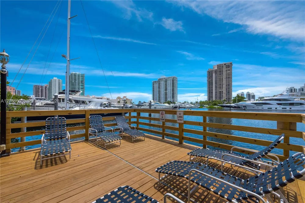 19601 E Country Club Dr #7104 Aventura, FL 33180