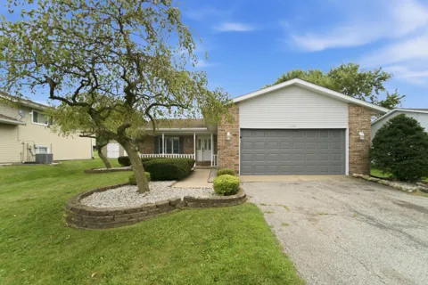 3695 Kingsway Drive
