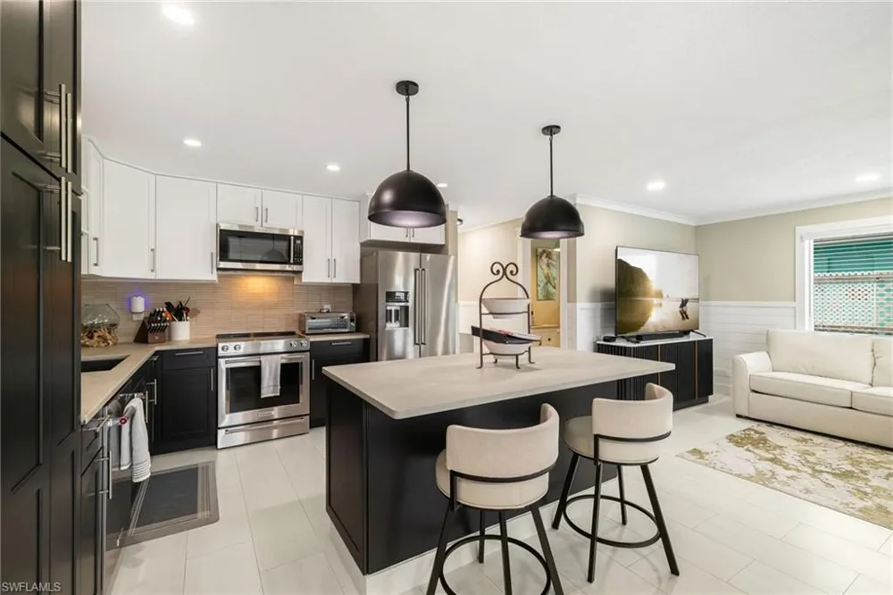 2574 Bayshore Drive Matlacha, FL 33993