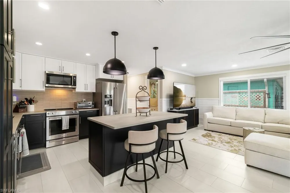 2574 Bayshore Drive Matlacha, FL 33993