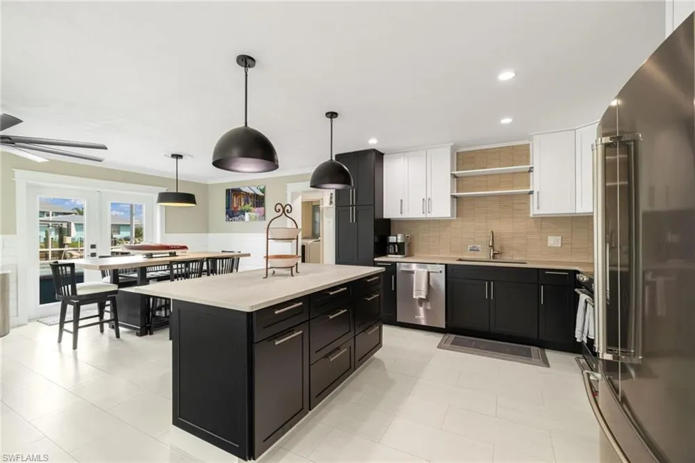 2574 Bayshore Drive Matlacha, FL 33993