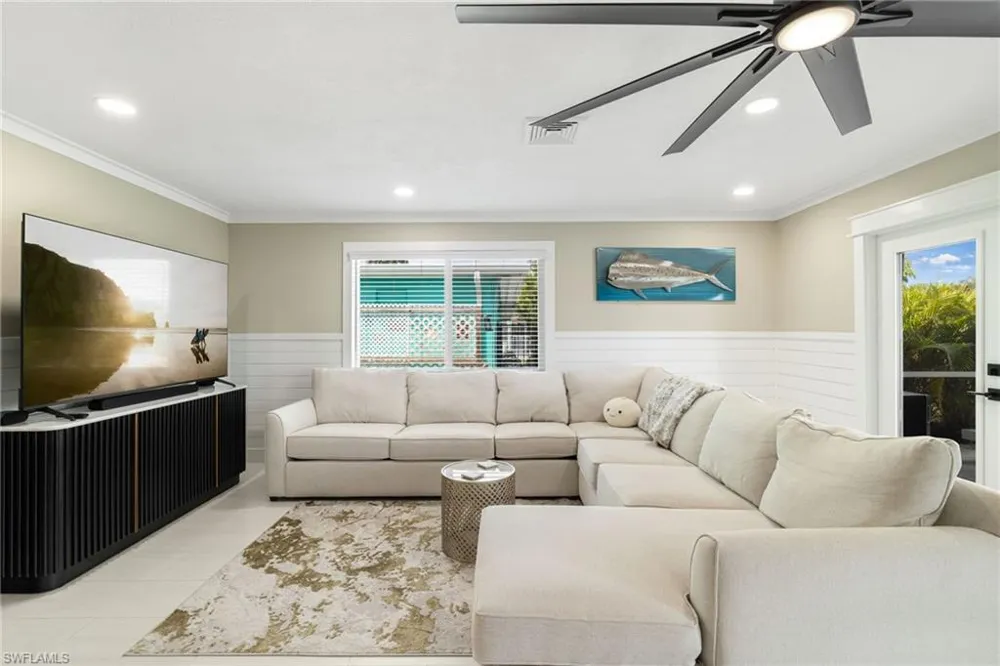 2574 Bayshore Drive Matlacha, FL 33993