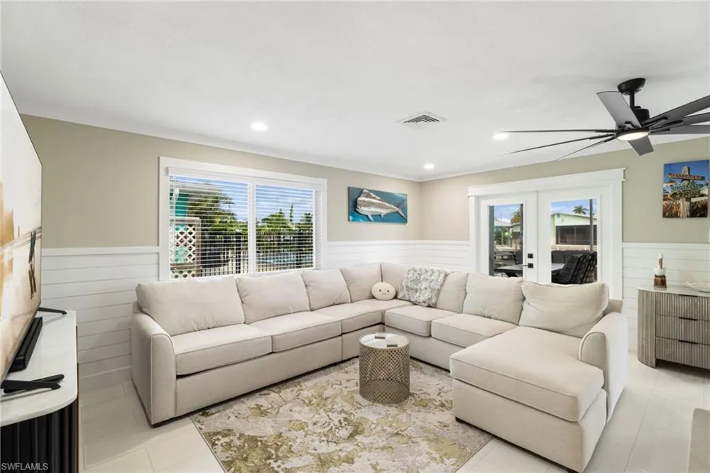 2574 Bayshore Drive Matlacha, FL 33993
