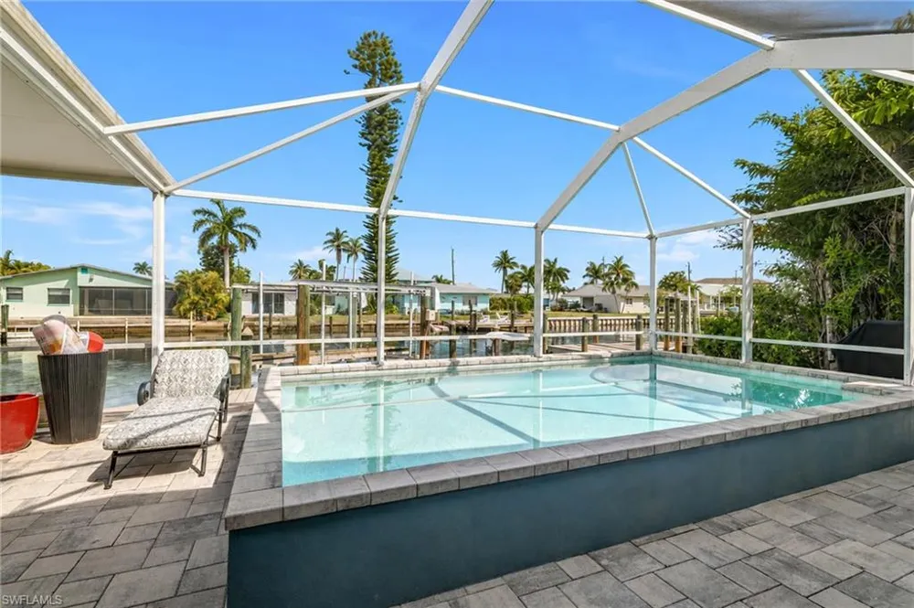 2574 Bayshore Drive Matlacha, FL 33993
