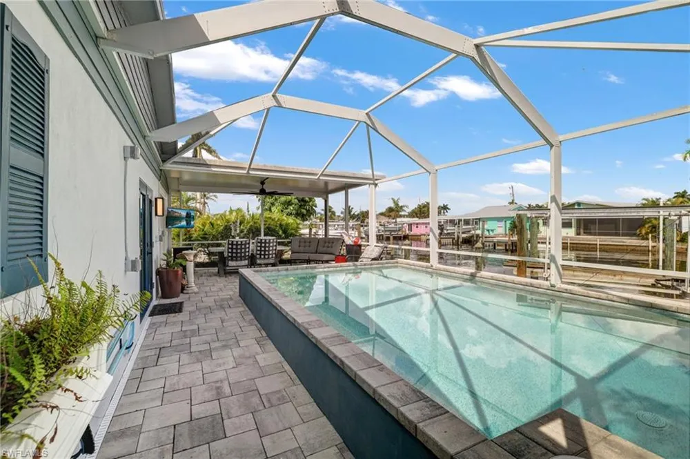 2574 Bayshore Drive Matlacha, FL 33993