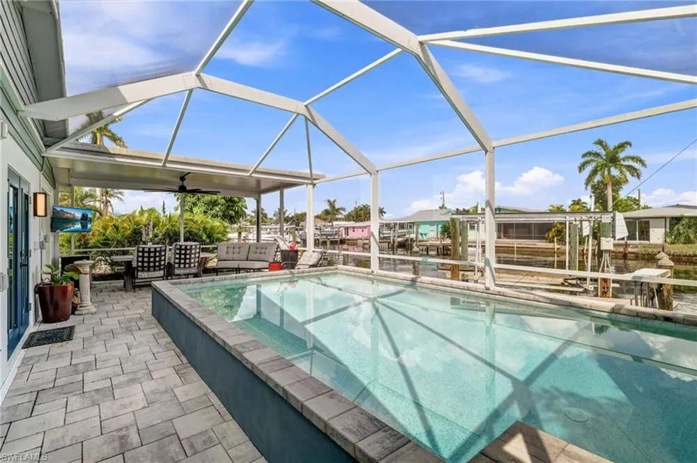 2574 Bayshore Drive Matlacha, FL 33993