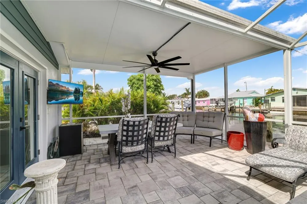 2574 Bayshore Drive Matlacha, FL 33993