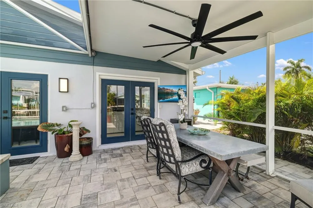 2574 Bayshore Drive Matlacha, FL 33993