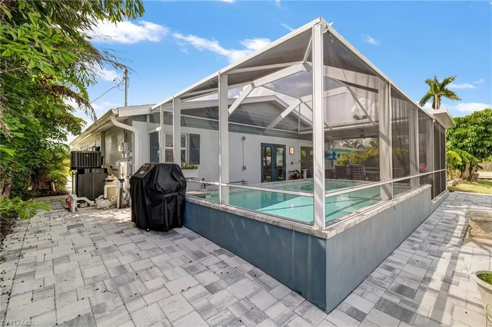 2574 Bayshore Drive Matlacha, FL 33993