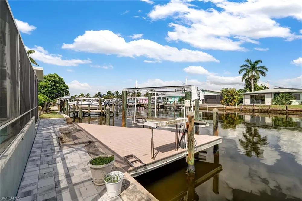 2574 Bayshore Drive Matlacha, FL 33993