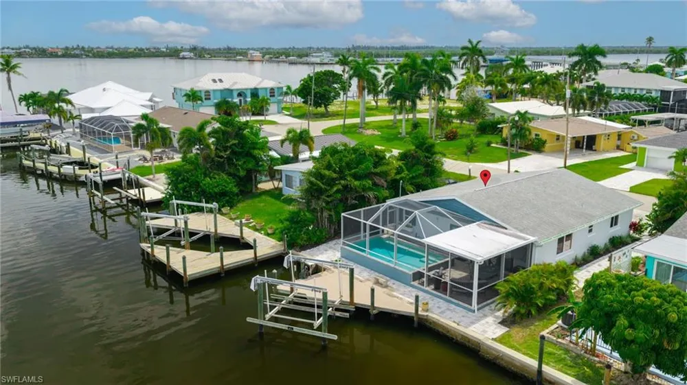 2574 Bayshore Drive Matlacha, FL 33993