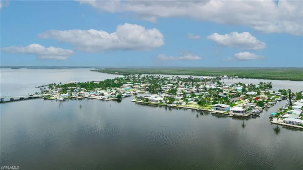 2574 Bayshore Drive Matlacha, FL 33993