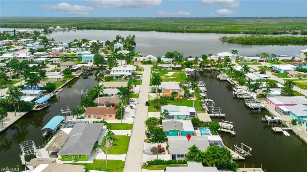 2574 Bayshore Drive Matlacha, FL 33993