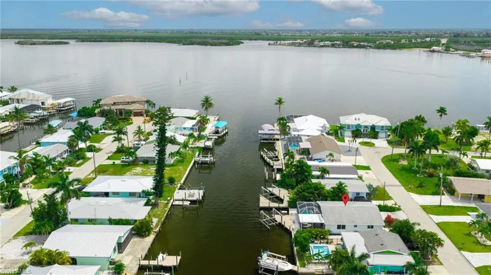 2574 Bayshore Drive Matlacha, FL 33993