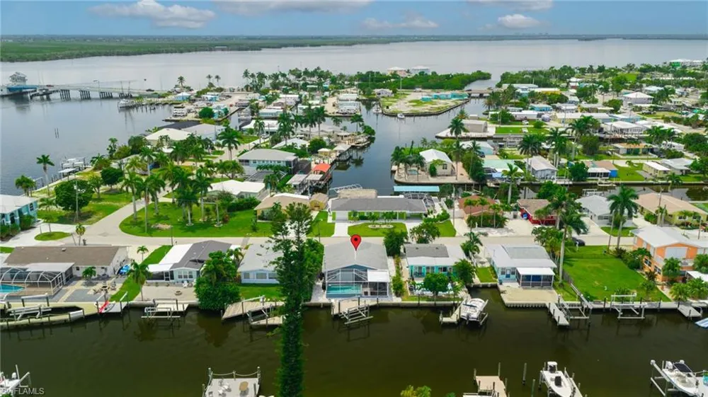 2574 Bayshore Drive Matlacha, FL 33993