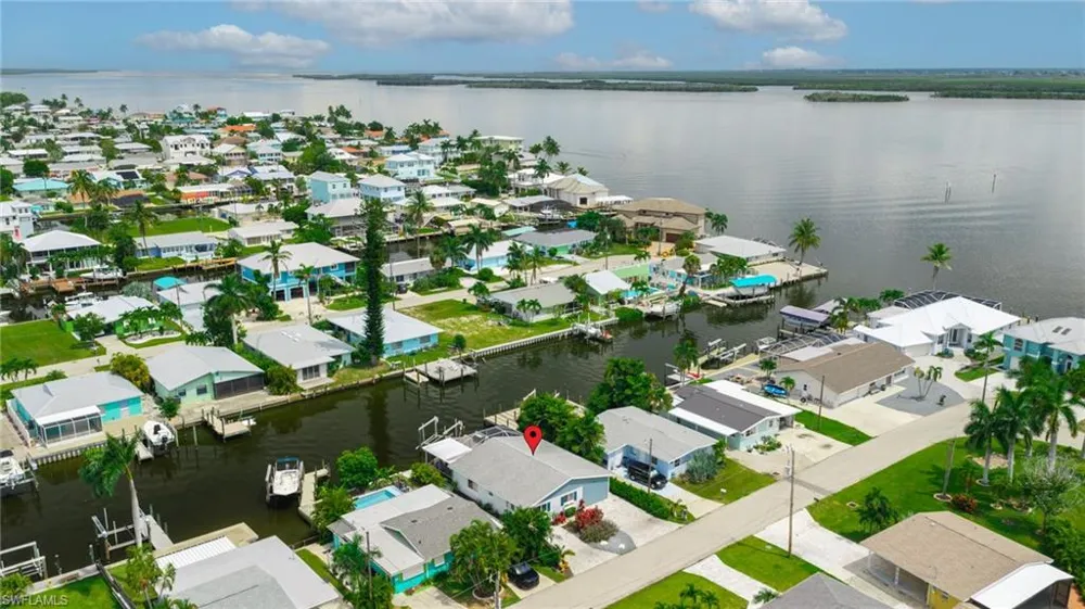 2574 Bayshore Drive Matlacha, FL 33993