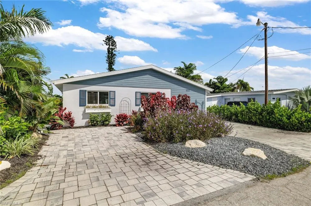 2574 Bayshore Drive Matlacha, FL 33993