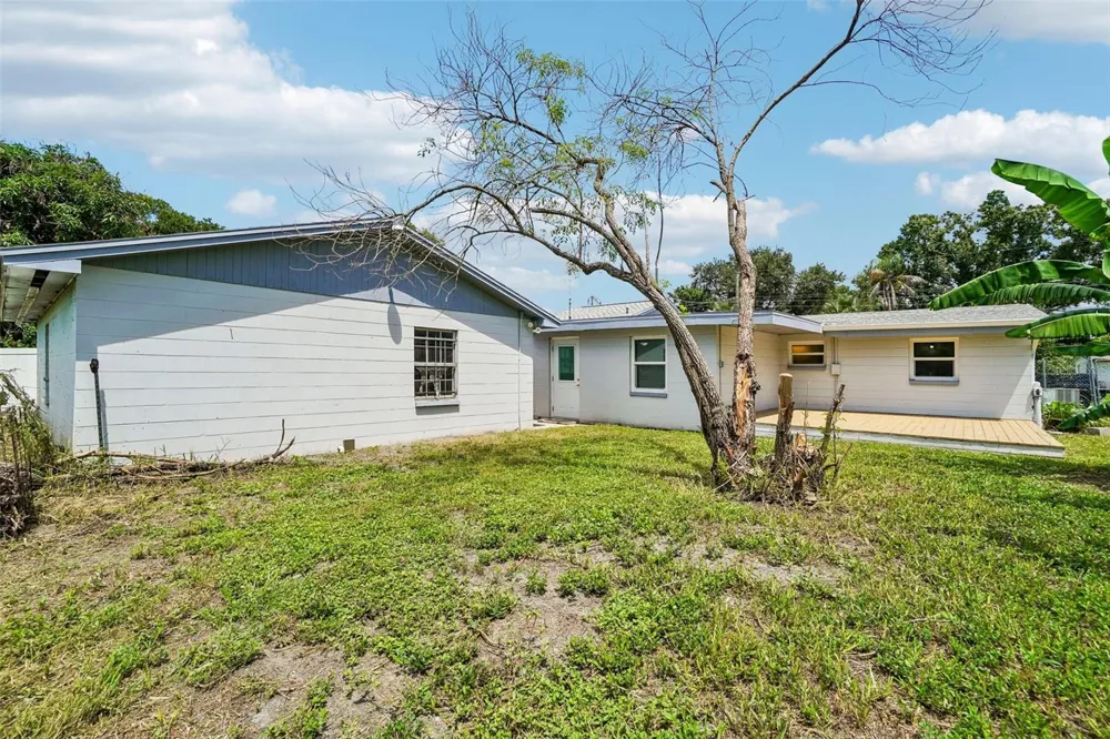 9216 W ROBSON STREET Tampa, FL 33615