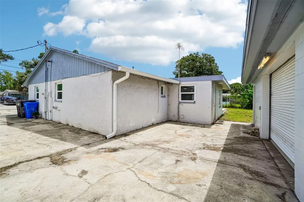 9216 W ROBSON STREET Tampa, FL 33615